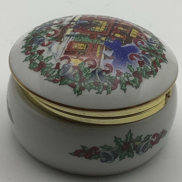 Vintage 1992 Heritage House Silver Bells Christmas Musical Box - Picture 5 of 14